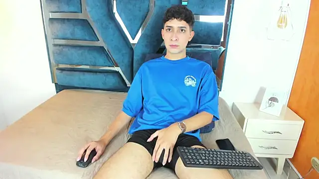 Alantaylorr  online show from May 23, 3:33 pm