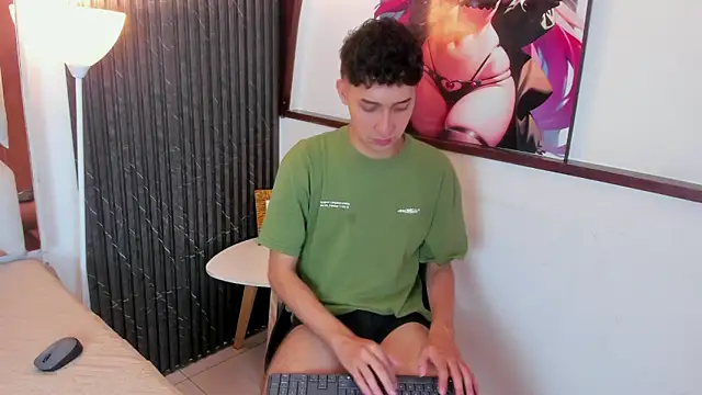 Alantaylorr  online show from April 7, 6:54 pm