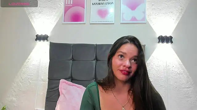 Snapshot of Valeri_Martin chatting on May 7, 4:39 am Valeri Martin online show from May 7, 4:39 am