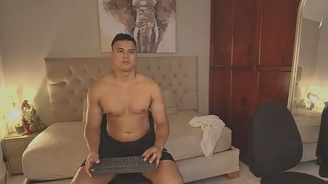 Snapshot of Maxi_and_Ares chatting on May 26, 7:01 pm Maxi and Ares online show from May 26, 7:01 pm
