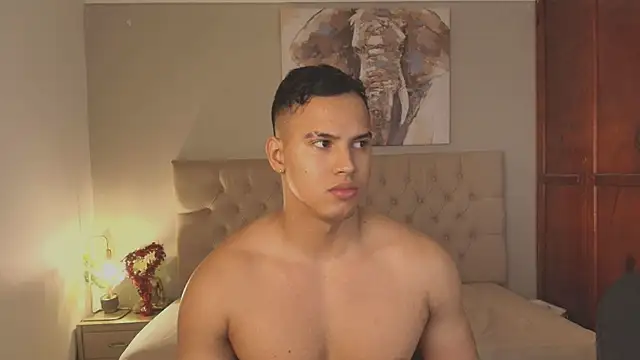 Snapshot of Maxi_and_Ares chatting on May 24, 11:54 am Maxi and Ares online show from May 24, 11:54 am