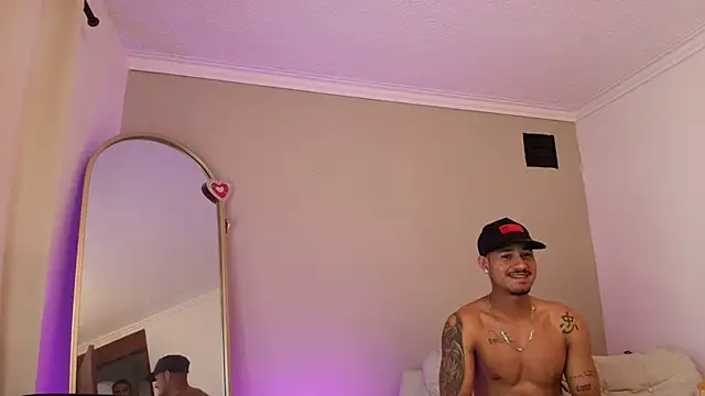 Snapshot of Maxi_and_Ares chatting on June 27, 12:22 pm Maxi and Ares online show from June 27, 12:22 pm