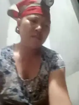 Snapshot of jikey-bibi chatting on April 15, 8:53 pm jikey-bibi online show from April 15, 8:53 pm