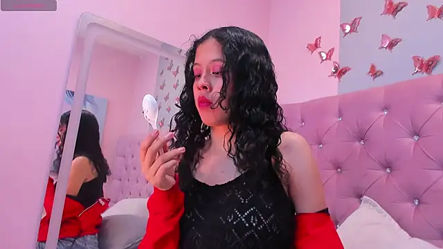 Snapshot of Kaira_luxury chatting on May 22, 2:53 am Kaira luxury online show from May 22, 2:53 am