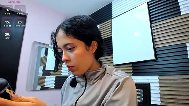 Snapshot of Kaira_luxury chatting on May 28, 2:52 am Kaira luxury online show from May 28, 2:52 am