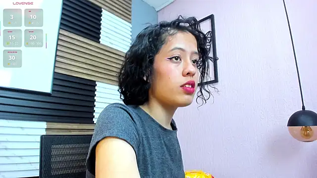 Snapshot of Kaira_luxury chatting on May 23, 3:05 am Kaira luxury online show from May 23, 3:05 am