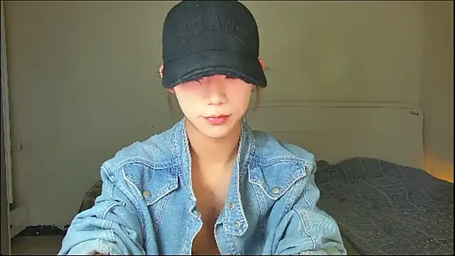 Snapshot of wumei-001 chatting on April 27, 5:05 am wumei-001 online show from April 27, 5:05 am