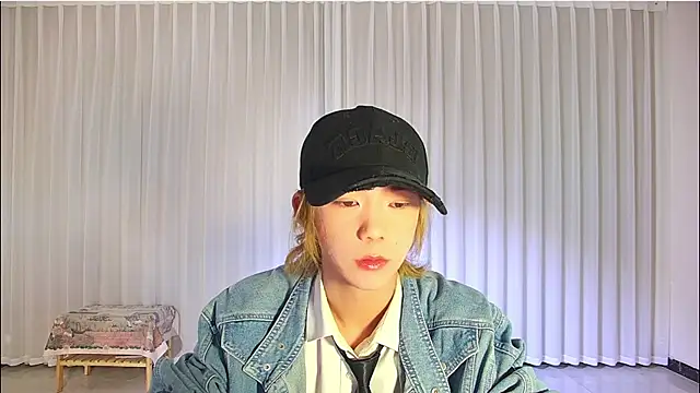 Snapshot of wumei-001 chatting on April 10, 2:07 am wumei-001 online show from April 10, 2:07 am