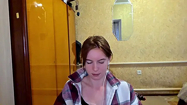 DonnaKuc online show from May 10, 6:06 am