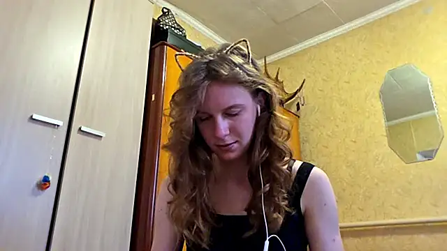 DonnaKuc online show from April 13, 6:17 am