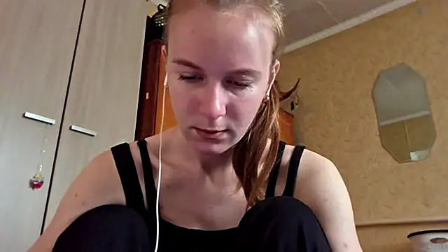 DonnaKuc online show from April 8, 6:15 am