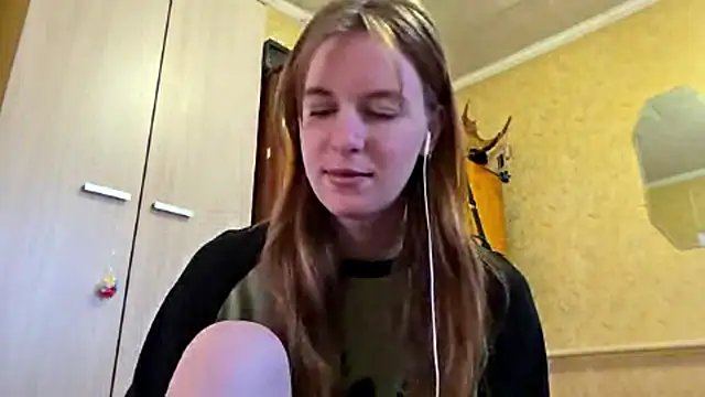 DonnaKuc online show from April 22, 6:20 am