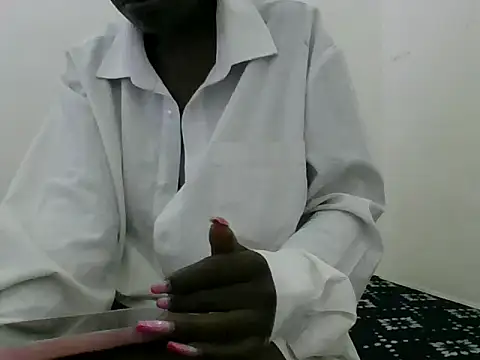 Thandiwe2003 online show from April 13, 5:17 pm