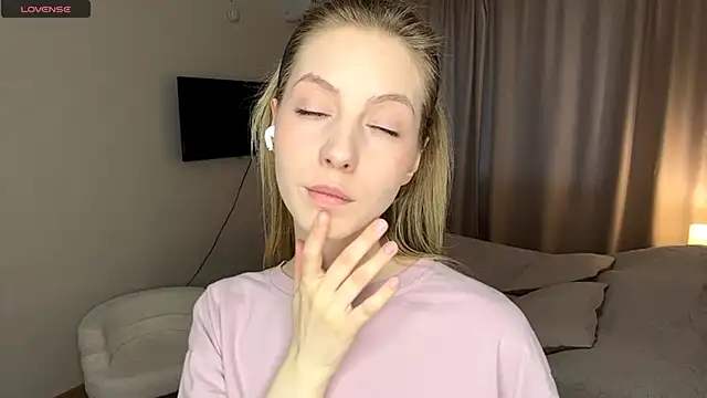 SofiaVelour online show from April 2, 1:18 pm