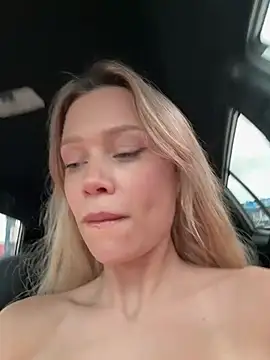 Girl-Mia online show from April 17, 5:10 am