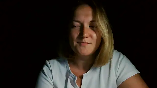 Snapshot of TinaKittyX chatting on June 27, 8:04 pm TinaKittyX online show from June 27, 8:04 pm
