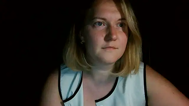 Snapshot of TinaKittyX chatting on June 29, 8:52 pm TinaKittyX online show from June 29, 8:52 pm