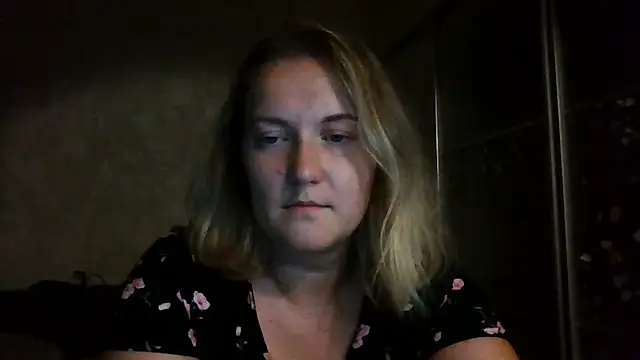 Snapshot of TinaKittyX chatting on August 7, 8:37 pm TinaKittyX online show from August 7, 8:37 pm
