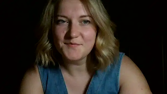 TinaKittyX online show from May 9, 9:40 pm