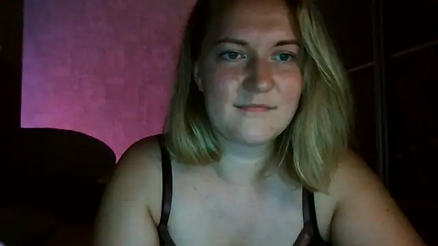 Snapshot of TinaKittyX chatting on July 27, 7:21 pm TinaKittyX online show from July 27, 7:21 pm