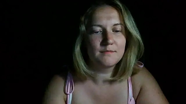 Snapshot of TinaKittyX chatting on July 4, 9:52 pm TinaKittyX online show from July 4, 9:52 pm