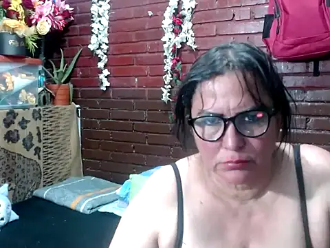 kristalmarelyn online show from April 14, 5:23 am