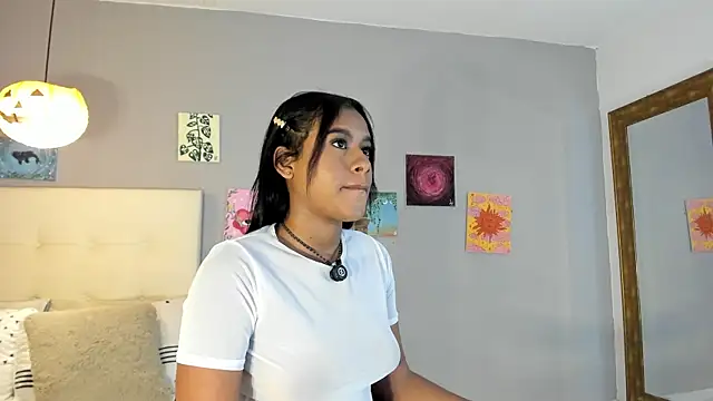 Snapshot of Melaniaa_Roussee chatting on July 6, 7:27 pm Melaniaa Roussee online show from July 6, 7:27 pm