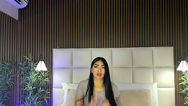 Snapshot of KendralCollin chatting on April 9, 11:38 am KendralCollin online show from April 9, 11:38 am