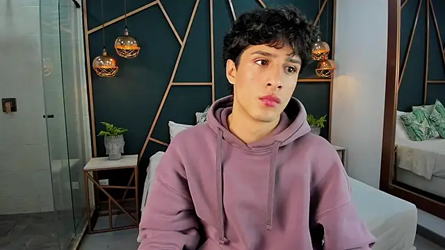 Snapshot of oliver_laurent chatting on April 8, 1:12 pm oliver laurent online show from April 8, 1:12 pm