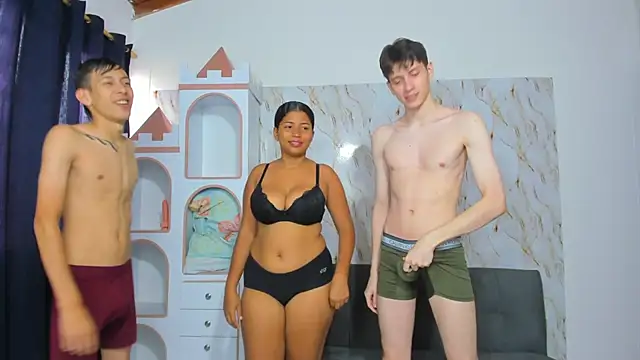 Snapshot of playhouse_couple chatting on April 7, 1:46 pm playhouse couple online show from April 7, 1:46 pm