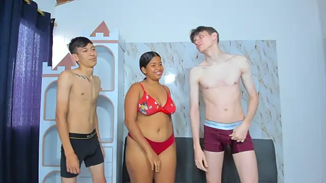 Snapshot of playhouse_couple chatting on April 8, 2:51 pm playhouse couple online show from April 8, 2:51 pm