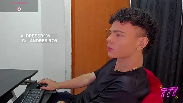 Snapshot of sebascuterouss chatting on June 9, 2:40 pm sebascuterouss online show from June 9, 2:40 pm