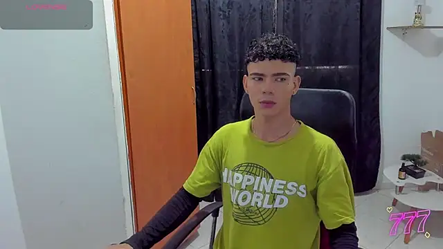 Snapshot of sebascuterouss chatting on June 12, 1:09 pm sebascuterouss online show from June 12, 1:09 pm