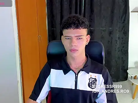 sebascuterouss online show from April 17, 11:35 am