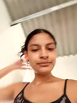 Lyra Siren online show from May 13, 4:36 pm
