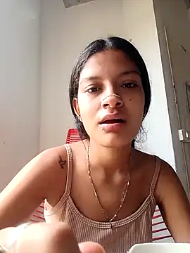 Lyra Siren online show from April 22, 2:13 pm