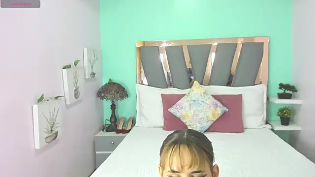 Alina Valmont online show from May 17, 2:39 pm