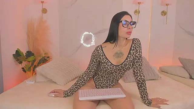 nathassa grant  online show from May 8, 1:26 pm