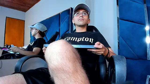 Snapshot of JeremySanders1_ chatting on April 1, 4:14 am JeremySanders1 online show from April 1, 4:14 am