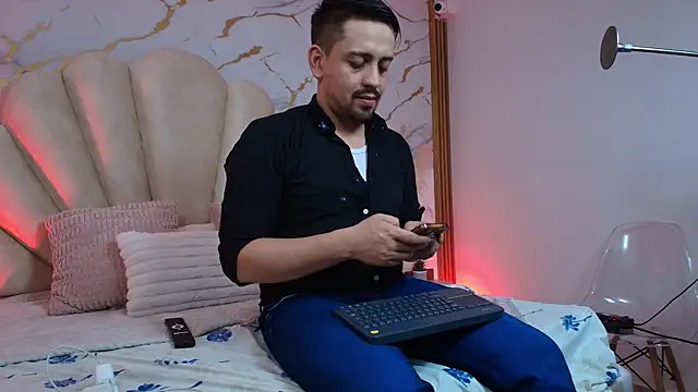 Christopherluxe online show from April 3, 3:13 am