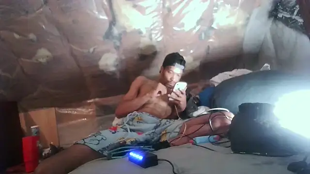 Snapshot of JRNBLU44 chatting on April 3, 12:33 pm JRNBLU44 online show from April 3, 12:33 pm