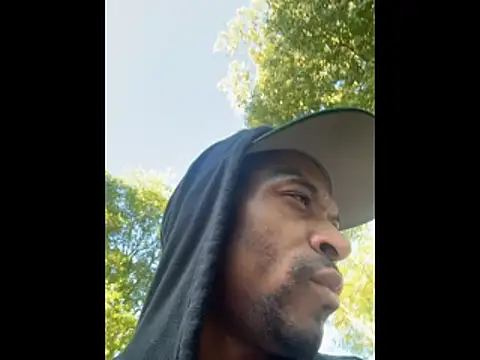 Snapshot of JRNBLU44 chatting on April 19, 11:07 pm JRNBLU44 online show from April 19, 11:07 pm