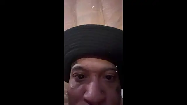 Snapshot of JRNBLU44 chatting on May 15, 8:23 am JRNBLU44 online show from May 15, 8:23 am