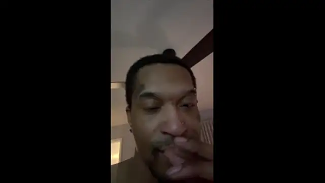 Snapshot of JRNBLU44 chatting on May 4, 5:22 am JRNBLU44 online show from May 4, 5:22 am