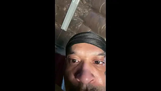 Snapshot of JRNBLU44 chatting on May 1, 5:34 am JRNBLU44 online show from May 1, 5:34 am