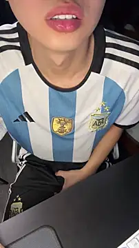 tuanhip online show from June 9, 3:51 am