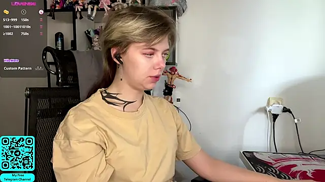 MadalynNosel online show from April 28, 7:13 am