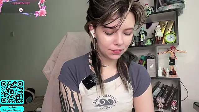 MadalynNosel online show from June 10, 7:09 am