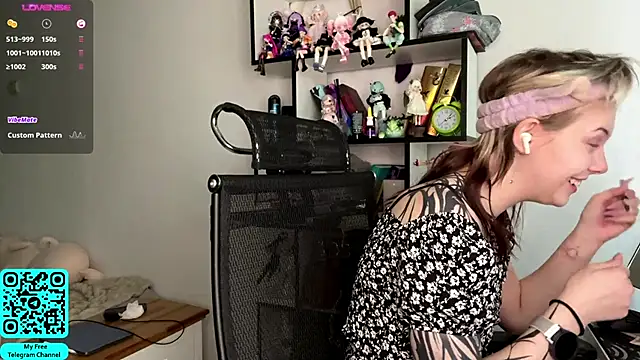 MadalynNosel online show from May 13, 7:04 am