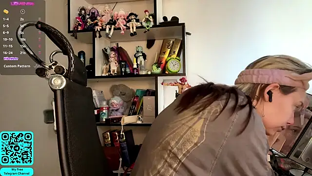 MadalynNosel online show from April 26, 7:16 am